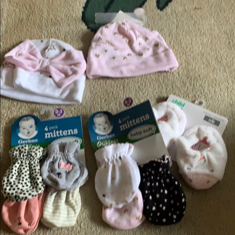 Accessories hats, mittens, slippers